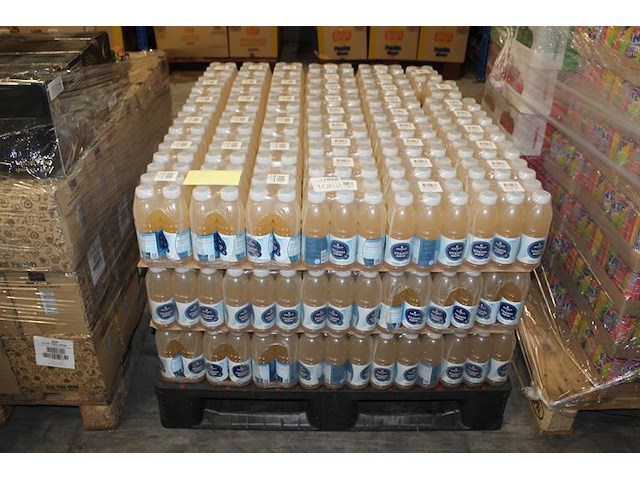 Sourcy vitamin water circa 825 flessen met tht 8-2025. bod is inclusief 123,75 euro statiegeldwaarde - afbeelding 1 van  2