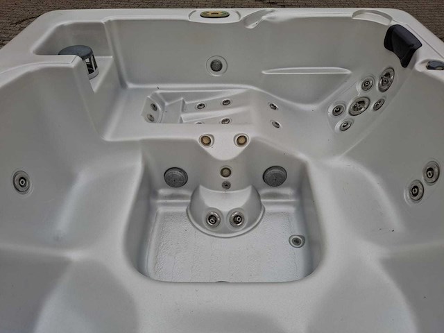 South seas spa 6 persoons jacuzzi en buitenspa - afbeelding 10 van  29