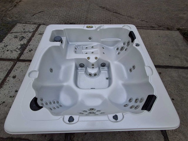 South seas spa 6 persoons jacuzzi en buitenspa - afbeelding 1 van  29