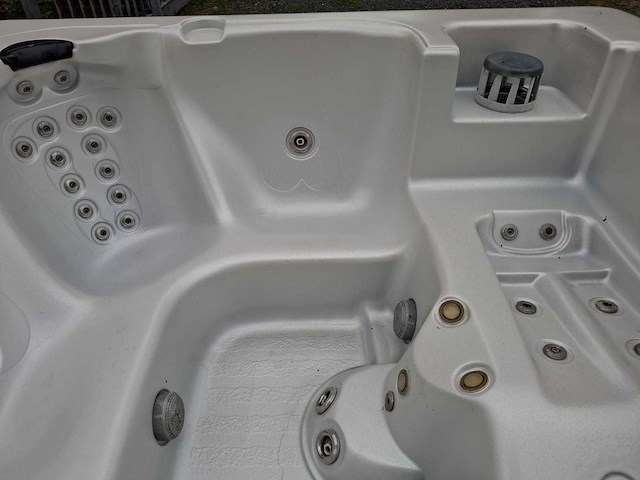 South seas spa 6 persoons jacuzzi en buitenspa - afbeelding 15 van  29