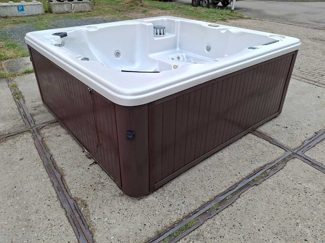 South seas spa 6 persoons jacuzzi en buitenspa - afbeelding 17 van  29