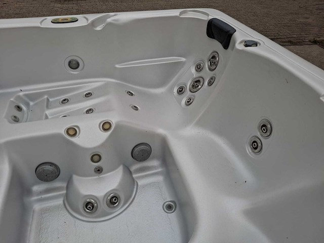South seas spa 6 persoons jacuzzi en buitenspa - afbeelding 28 van  29