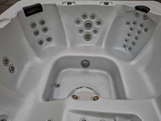 South seas spa 6 persoons jacuzzi en buitenspa - afbeelding 23 van  30