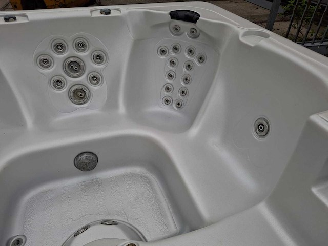 South seas spa 6 persoons jacuzzi en buitenspa - afbeelding 27 van  30