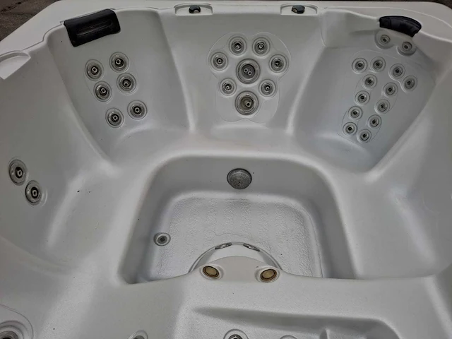 South seas spa 6 persoons jacuzzi en buitenspa - afbeelding 23 van  30