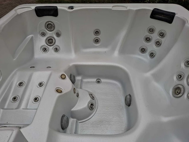 South seas spa 6 persoons jacuzzi en buitenspa - afbeelding 14 van  30