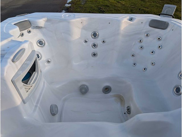 Spa life 6 persoons jacuzzi en buitenspa - afbeelding 10 van  11