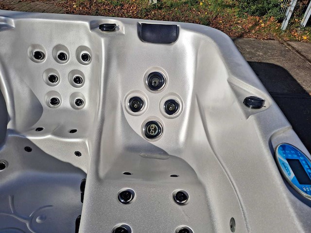 Spa net 5 persoons jacuzzi en buitenspa - afbeelding 28 van  30