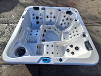 Spa net 5 persoons jacuzzi en buitenspa - afbeelding 1 van  30