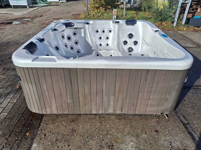 Spa net 5 persoons jacuzzi en buitenspa - afbeelding 18 van  30