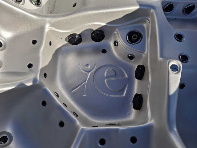 Spa net 5 persoons jacuzzi en buitenspa - afbeelding 28 van  30