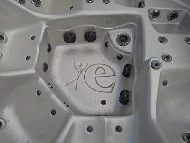 Spa net 5 persoons jacuzzi en buitenspa - afbeelding 10 van  25