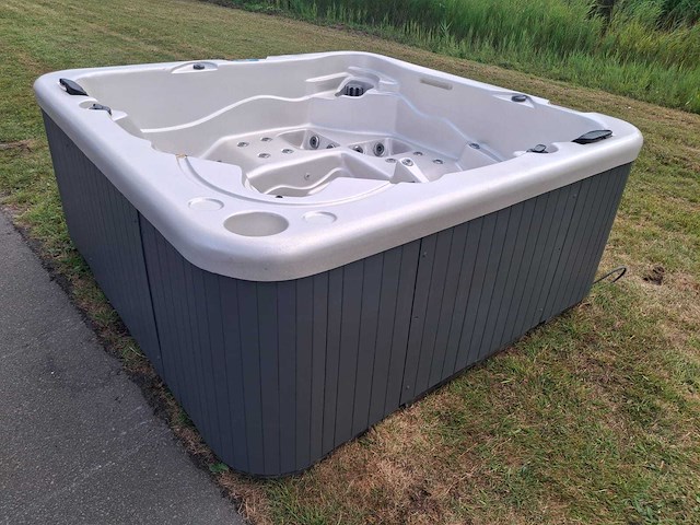 Spa net 5 persoons jacuzzi en buitenspa - afbeelding 17 van  25