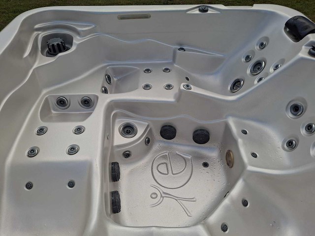 Spa net 5 persoons jacuzzi en buitenspa - afbeelding 11 van  25