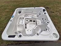Spa net 5 persoons jacuzzi en buitenspa - afbeelding 1 van  19