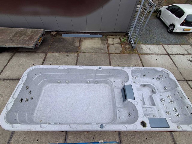 Spa power 15 persoons dubbele cabine zwemspa, jacuzzi en buitenspa - afbeelding 1 van  54