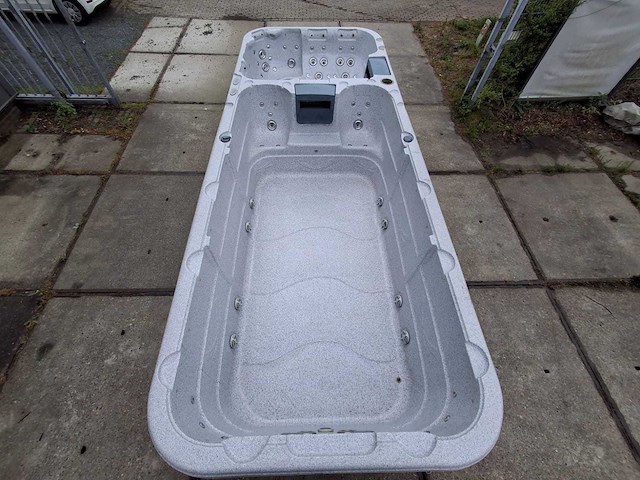 Spa power 15 persoons dubbele cabine zwemspa, jacuzzi en buitenspa - afbeelding 34 van  54
