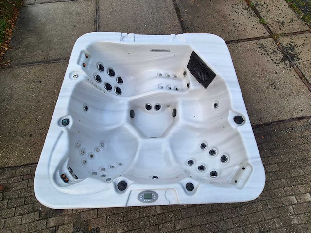 Spa power 6 persoons jacuzzi en buitenspa - afbeelding 1 van  31
