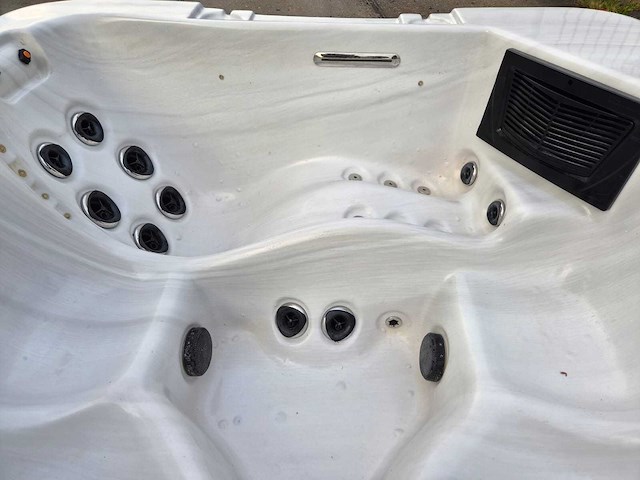 Spa power 6 persoons jacuzzi en buitenspa - afbeelding 16 van  31