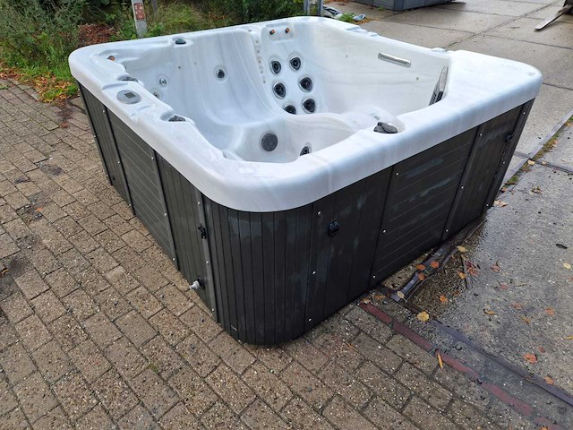 Spa power 6 persoons jacuzzi en buitenspa - afbeelding 17 van  31