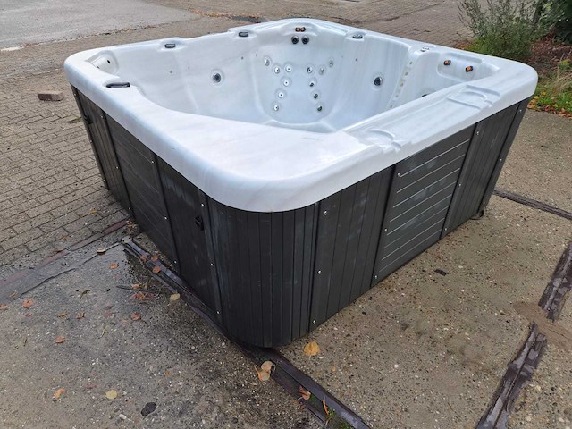 Spa power 6 persoons jacuzzi en buitenspa - afbeelding 20 van  31