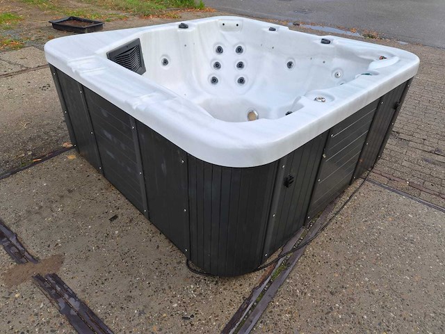Spa power 6 persoons jacuzzi en buitenspa - afbeelding 22 van  31