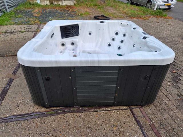 Spa power 6 persoons jacuzzi en buitenspa - afbeelding 24 van  31