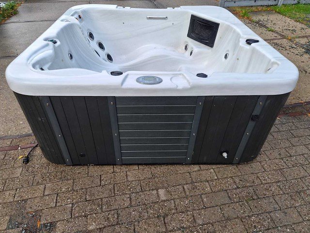 Spa power 6 persoons jacuzzi en buitenspa - afbeelding 12 van  31