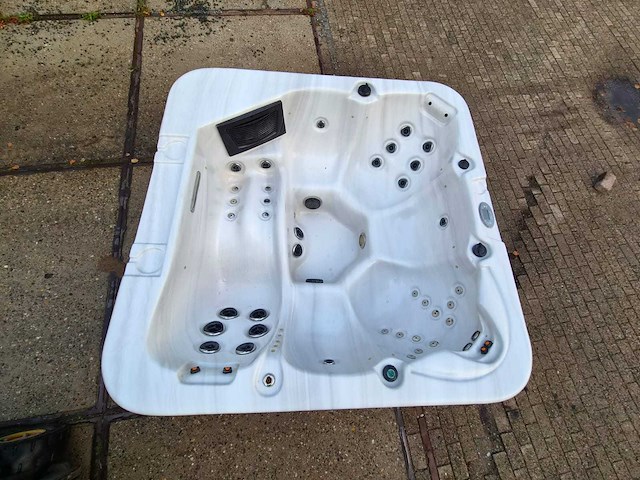 Spa power 6 persoons jacuzzi en buitenspa - afbeelding 23 van  31