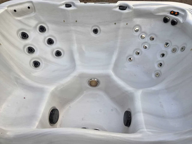 Spa power 6 persoons jacuzzi en buitenspa - afbeelding 23 van  31