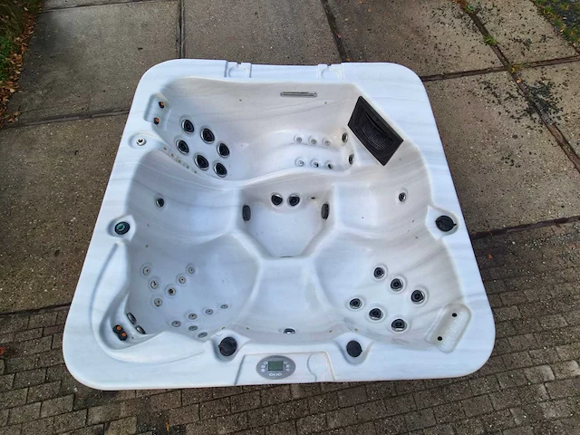 Spa power 6 persoons jacuzzi en buitenspa - afbeelding 17 van  31