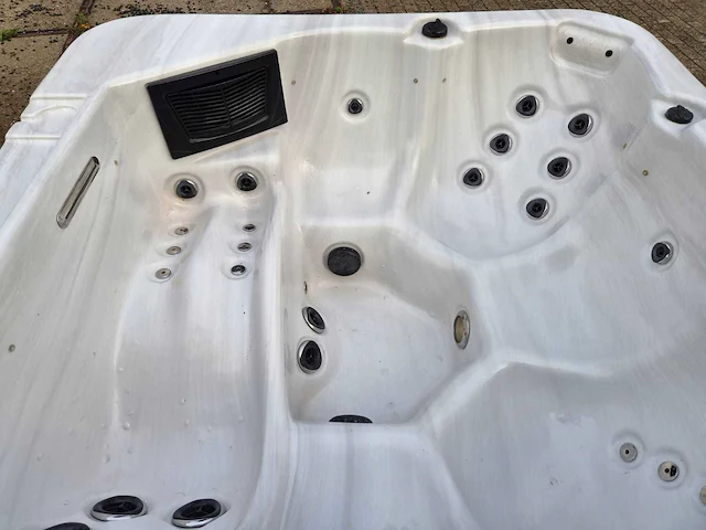 Spa power 6 persoons jacuzzi en buitenspa - afbeelding 9 van  31
