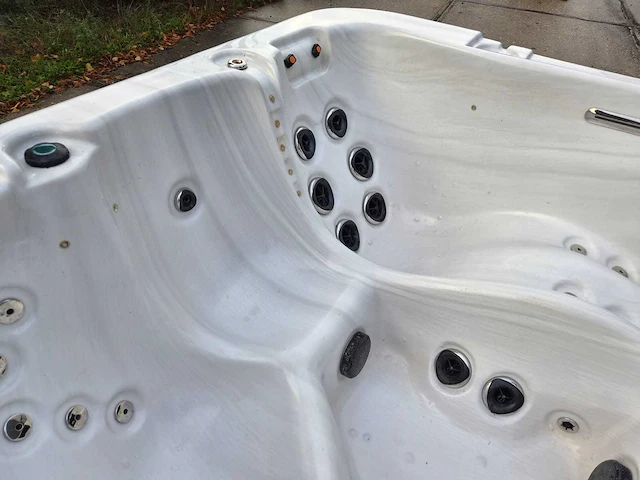Spa power 6 persoons jacuzzi en buitenspa - afbeelding 18 van  31