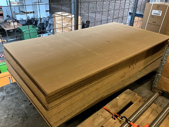 Spaanplaat 223x120x2,4cm (22x) - afbeelding 1 van  3