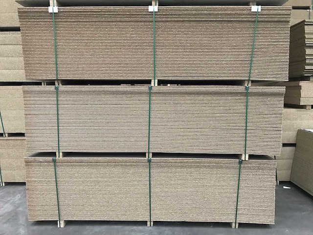 Spaanplaat groen 16.5mm 3050x1310mm 2tg (24x) - afbeelding 1 van  4
