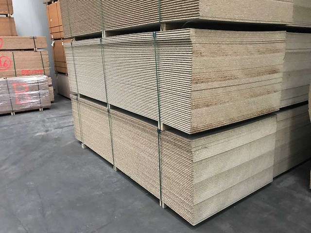 Spaanplaat groen 16.5mm 3050x1310mm 2tg (24x) - afbeelding 2 van  4
