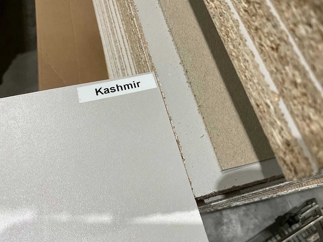 Spaanplaat kleur kashmir 2100x1645x16mm (24x) - afbeelding 1 van  1