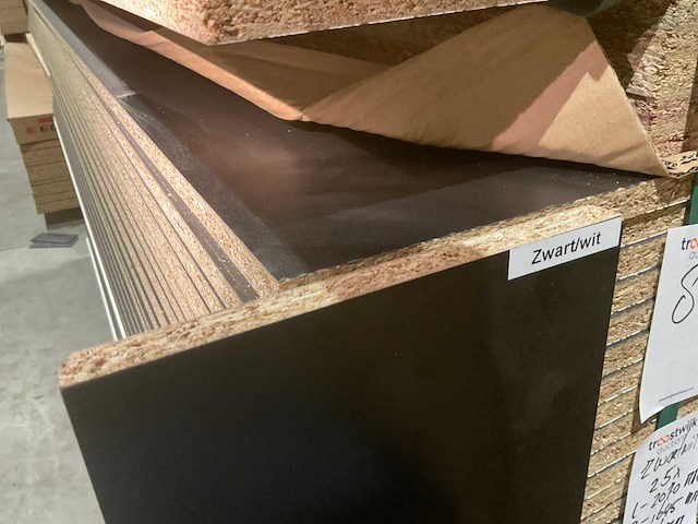 Spaanplaat kleur zwart-wit 2070x1645x16mm (24x) - afbeelding 1 van  3