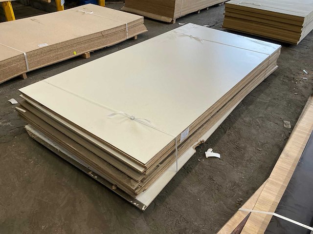 Spaanplaten wit gegrond 8x1220x2440 mm (28x) - afbeelding 1 van  7