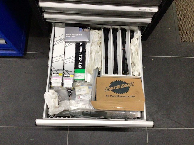 Spakenkast incl toebehoren - afbeelding 10 van  10