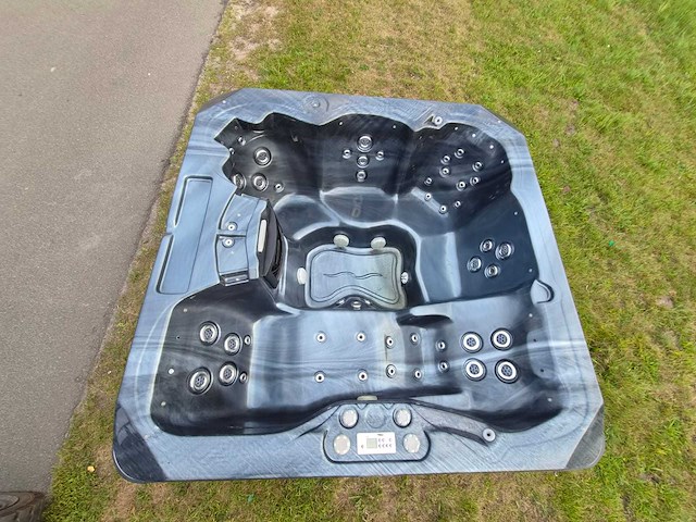 Spalife 6 persoons jacuzzi en buitenspa - afbeelding 1 van  18