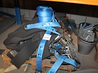 Spanbanden en antiglijrubbers op pallet.