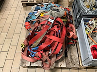 Spanbanden en bouwhelmen - afbeelding 2 van  6