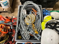 Spanbanden en bouwhelmen - afbeelding 3 van  6