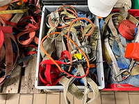 Spanbanden en bouwhelmen - afbeelding 5 van  6