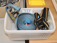 Spanbanden in kunststof bak. - afbeelding 1 van  2