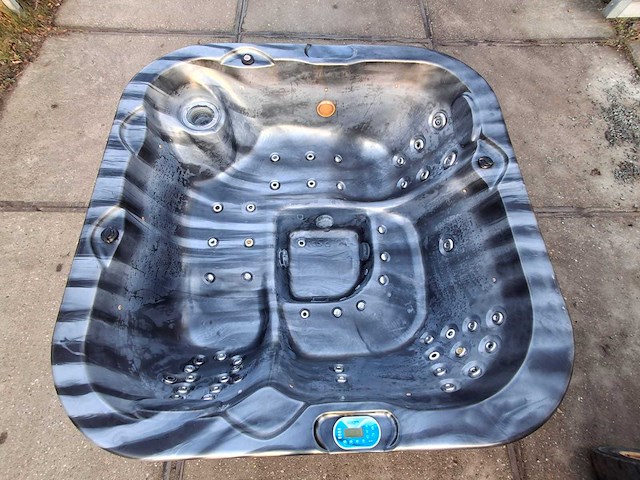 Spanet 5 persoons jacuzzi en buitenspa - afbeelding 1 van  28
