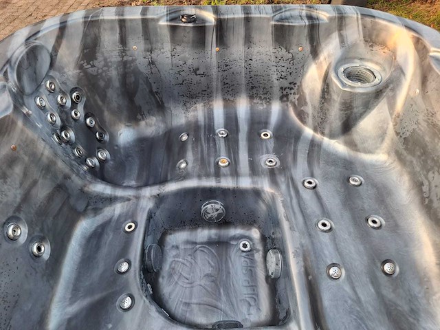 Spanet 5 persoons jacuzzi en buitenspa - afbeelding 18 van  25