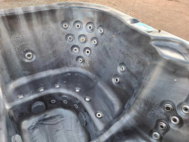 Spanet 5 persoons jacuzzi en buitenspa - afbeelding 7 van  28