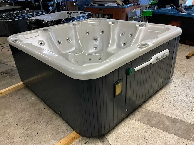 Spanet beach house jacuzzi - afbeelding 6 van  11